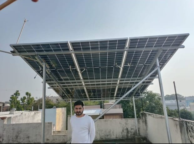 Elevated solar rooftop shed in Seoni