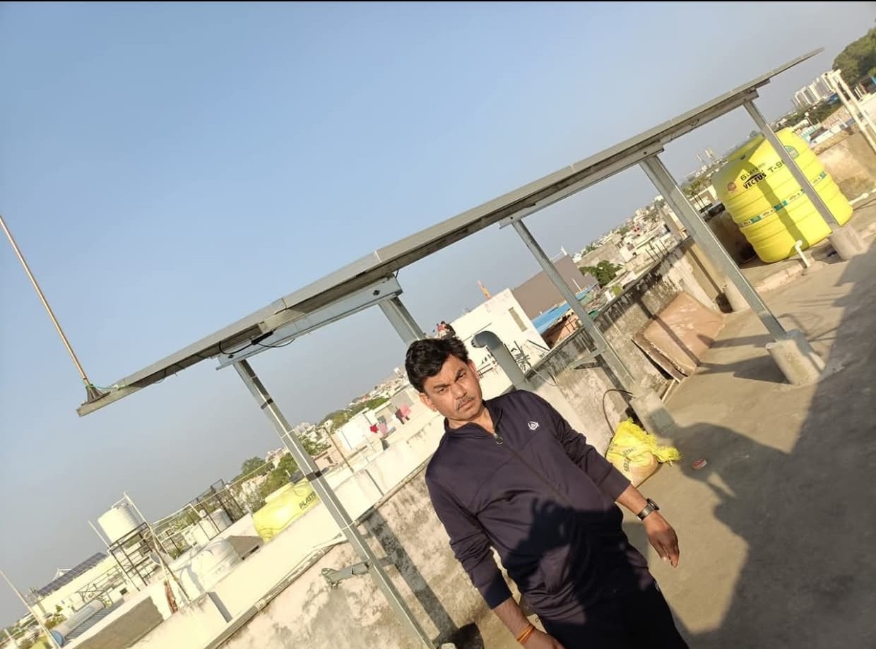 Satisfied domestic solar consumer on rooftop in Seoni